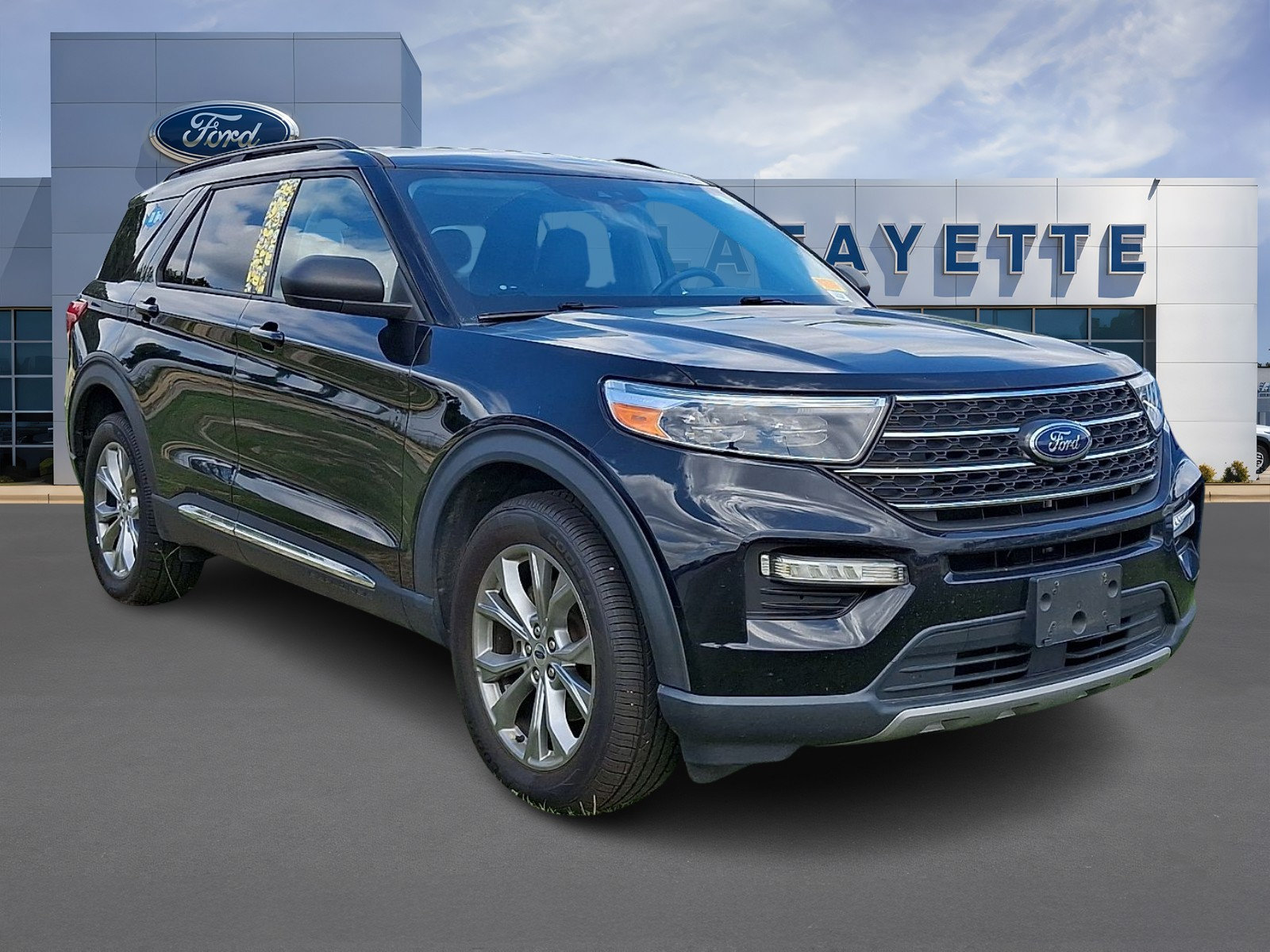 Certified 2022 Ford Explorer XLT w/ Equipment Group 202A