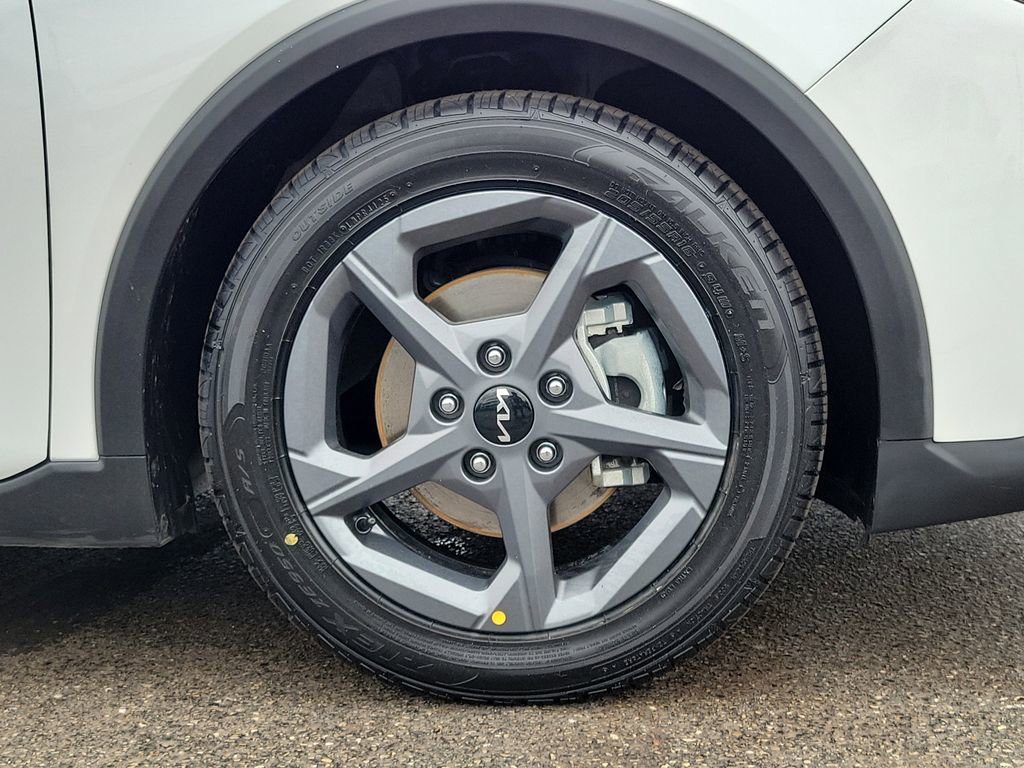 Used 2025 Kia K4 LXS image 9