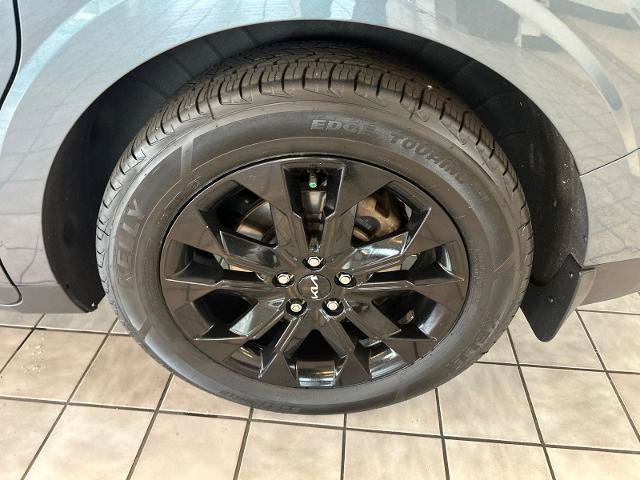 Used 2024 Kia Carnival SX FWD image 25