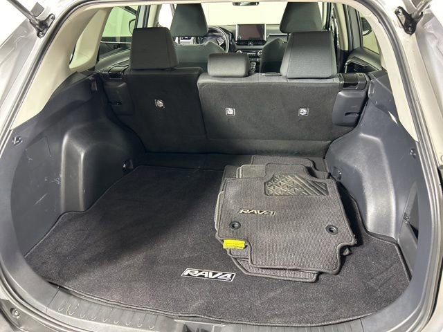 Used 2023 Toyota RAV4 LE AWD/4WD image 20