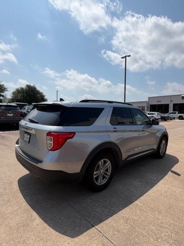 Certified 2022 Ford Explorer XLT RWD image 4