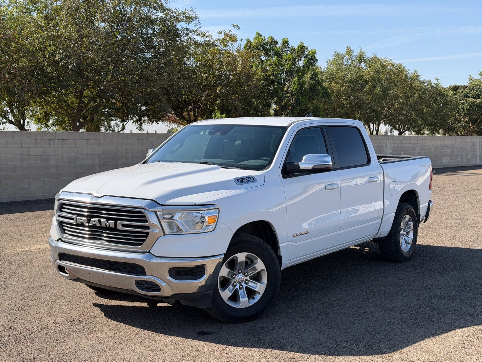 Used 2024 RAM 1500 Laramie AWD/4WD image 11