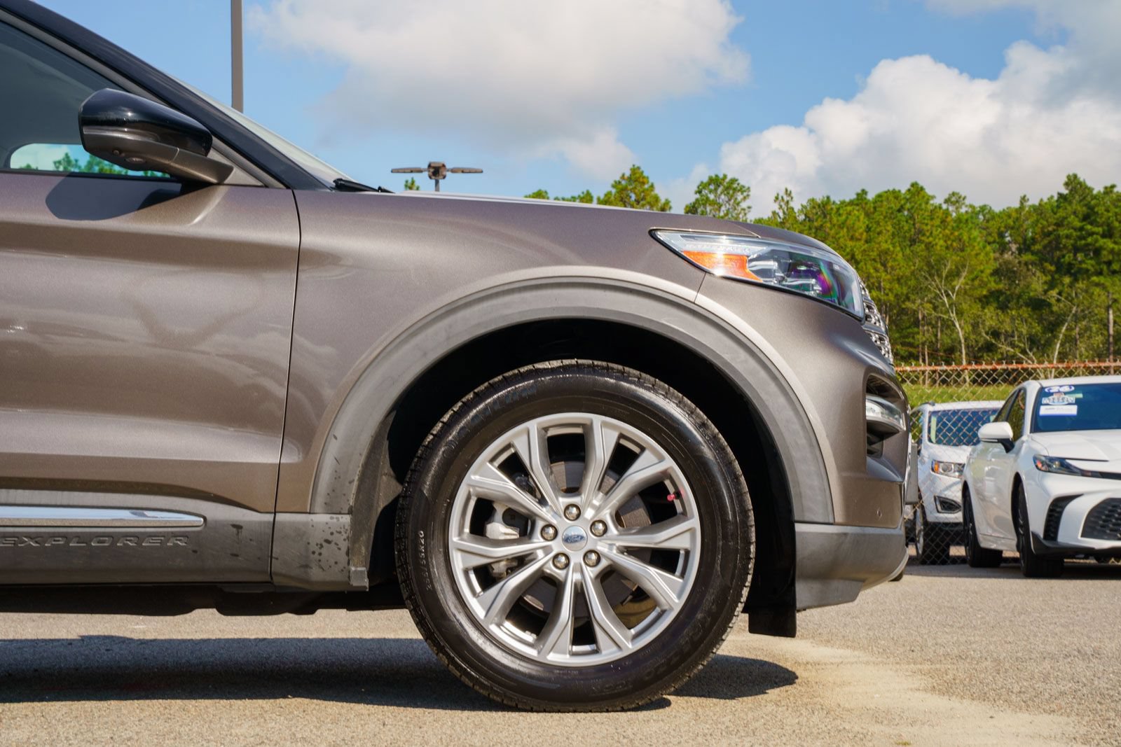 Certified 2021 Ford Explorer Limited AWD/4WD image 9