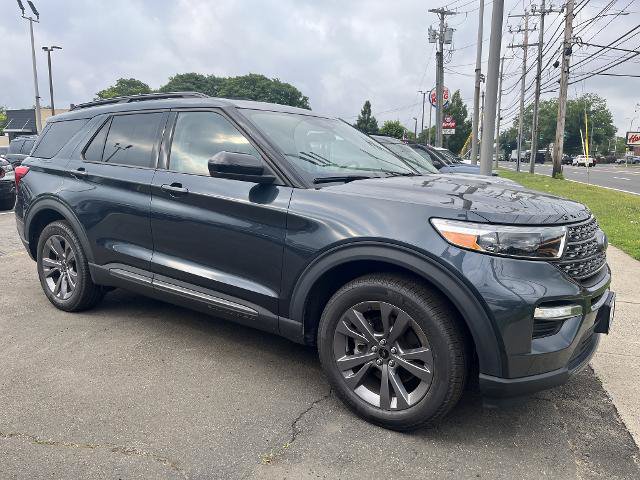 Certified 2022 Ford Explorer XLT w/ Equipment Group 202A AWD/4WD image 3