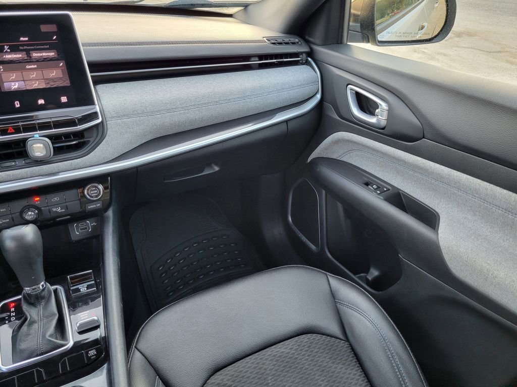 Used 2024 Jeep Compass Latitude image 19