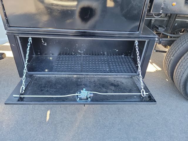 Certified 2026 Ford F550 2WD Crew Cab w/ XLT Value Package image 4