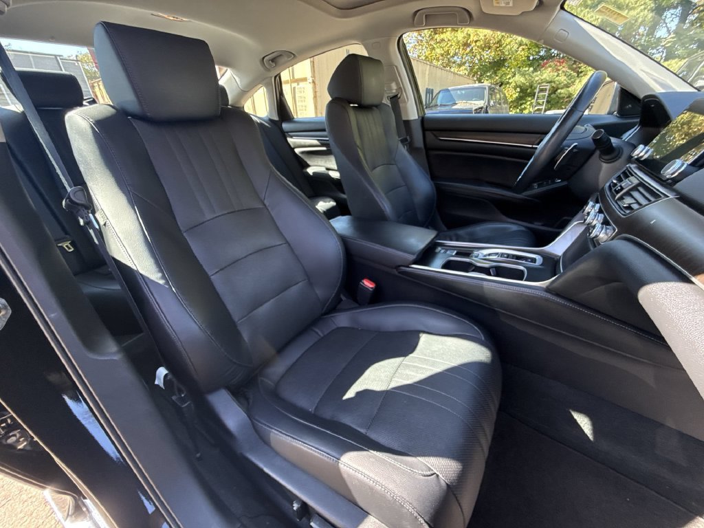 Used 2018 Honda Accord Touring image 25