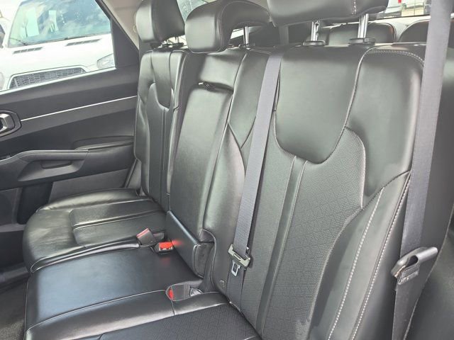 Used 2023 Kia Sorento S image 14