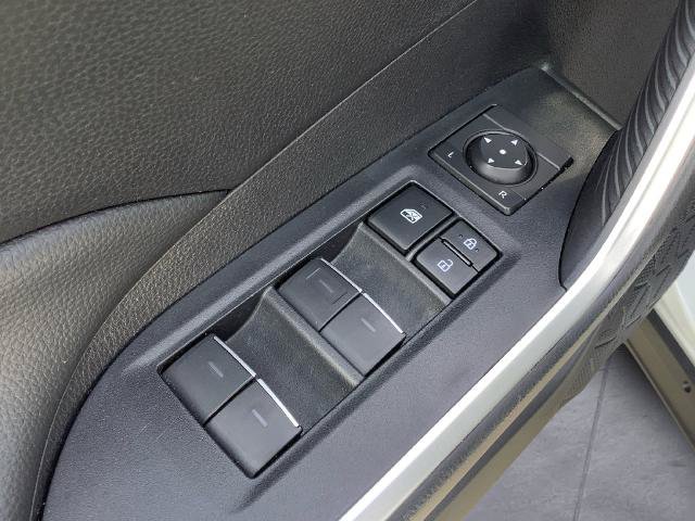 Used 2025 Toyota RAV4 XLE AWD/4WD image 11