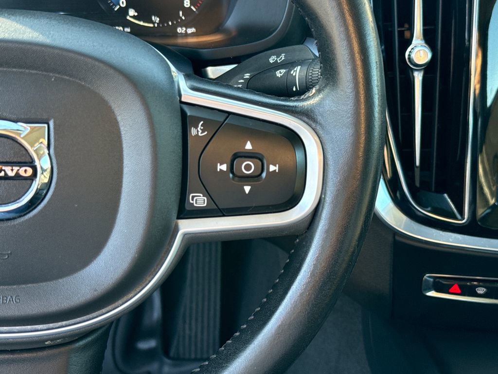 Used 2020 Volvo S60 T6 Momentum image 16