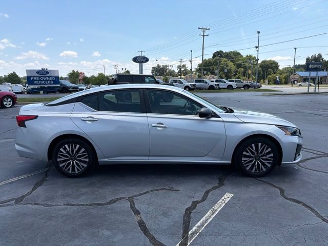 Used 2025 Nissan Altima 2.5 SV FWD image 8
