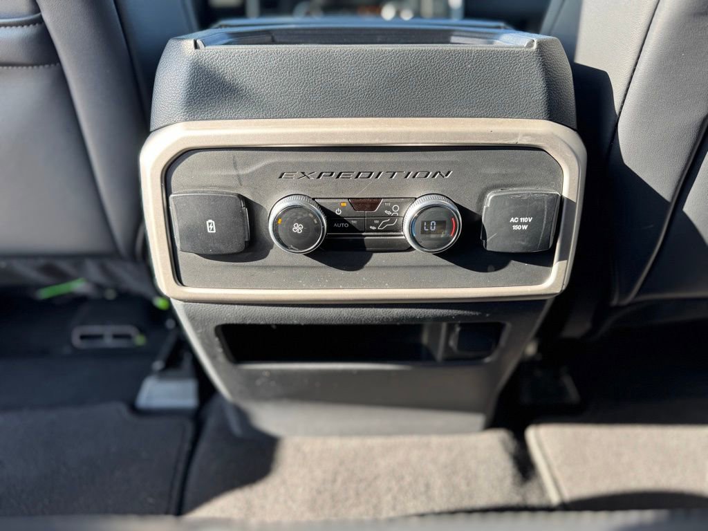 Certified 2024 Ford Expedition XLT image 35