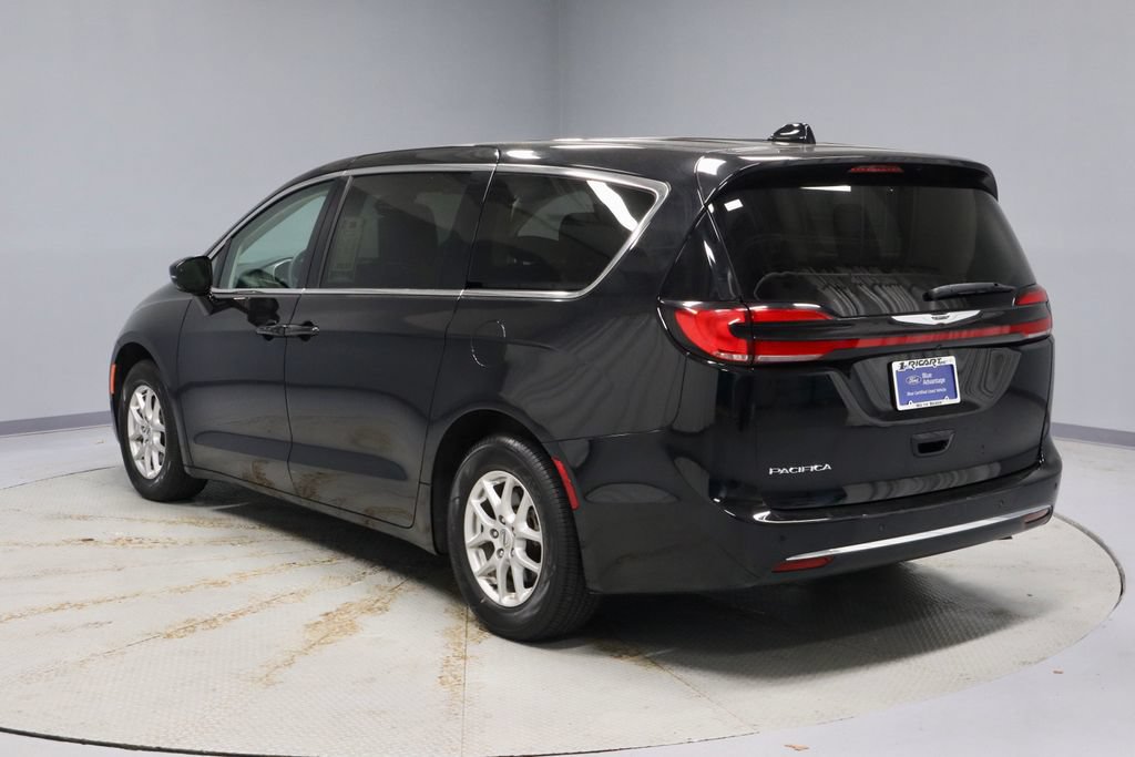 Used 2024 Chrysler Pacifica Touring-L FWD image 10