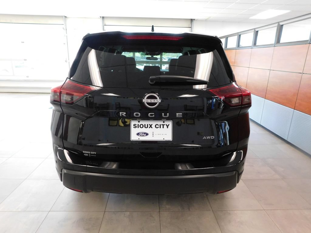 Used 2025 Nissan Rogue SV AWD/4WD image 6