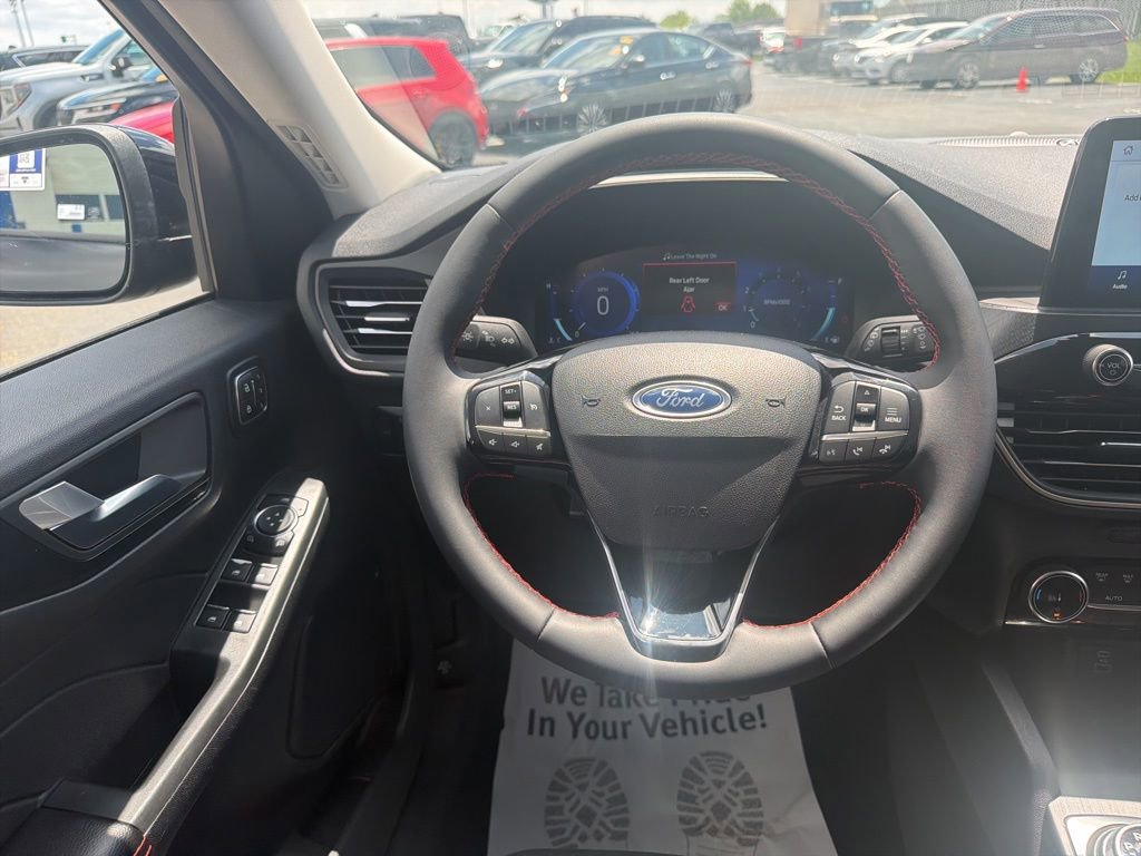 Certified 2022 Ford Escape SEL w/ SEL Stealth AWD Package image 13