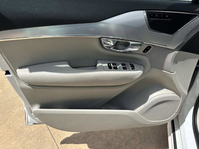 Used 2017 Volvo XC90 T6 Momentum w/ Vision Package AWD/4WD image 21
