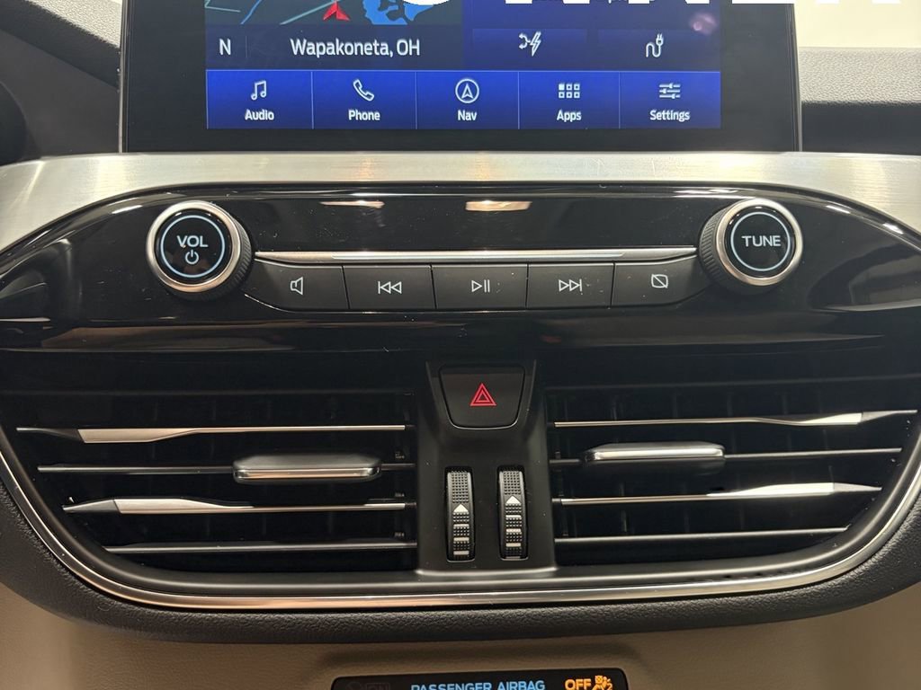 Certified 2022 Ford Escape Titanium w/ Class II Trailer Tow Package image 14