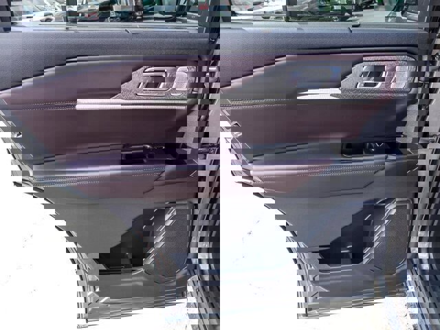 Certified 2025 Ford Explorer Platinum image 29