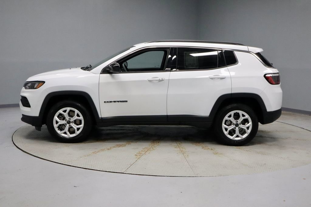 Used 2025 Jeep Compass Latitude AWD/4WD image 7