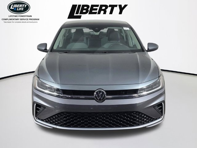 Used 2025 Volkswagen Jetta SE FWD image 9