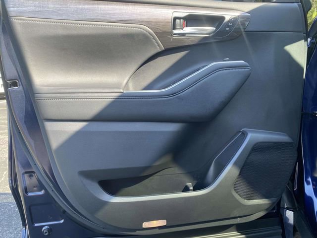 Used 2023 Toyota Highlander Platinum FWD image 21