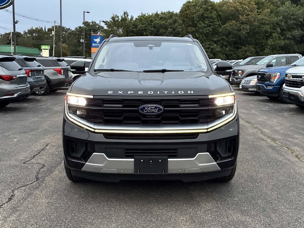 Certified 2025 Ford Expedition Max Platinum w/ Driver's Package AWD/4WD image 2