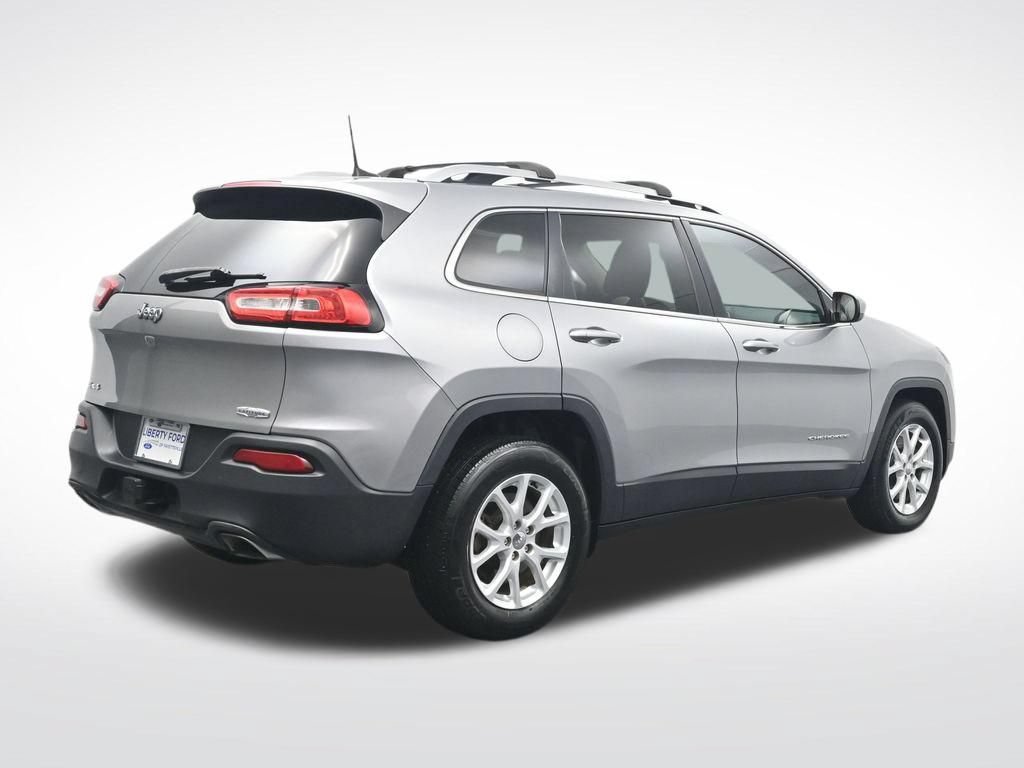 Used 2017 Jeep Cherokee Latitude w/ Trailer Tow Group AWD/4WD image 6