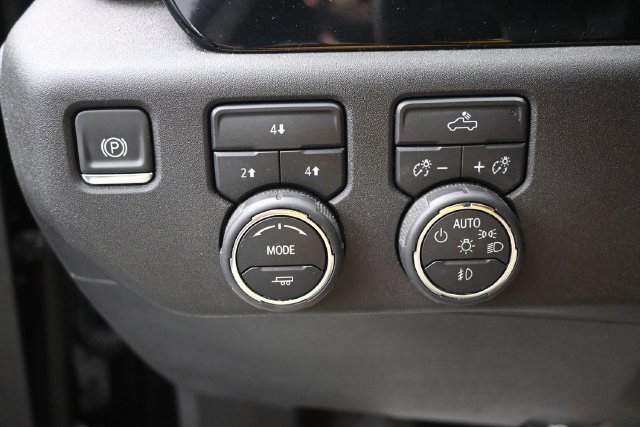 Used 2025 Chevrolet Silverado 2500 LT w/ Convenience Package AWD/4WD image 8