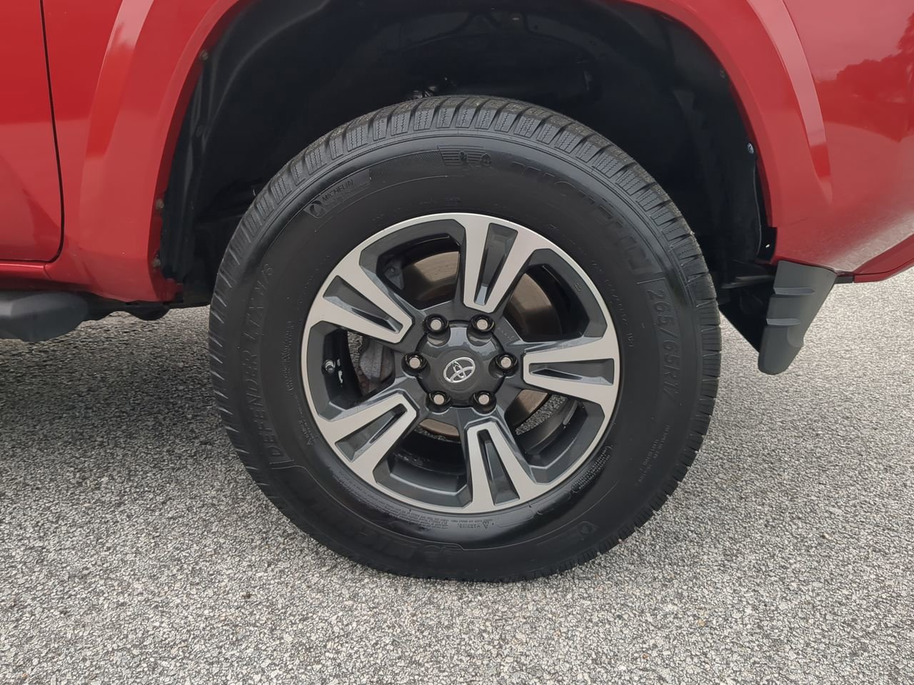 Used 2017 Toyota Tacoma TRD Sport w/ Tow Package (A/T) AWD/4WD image 9