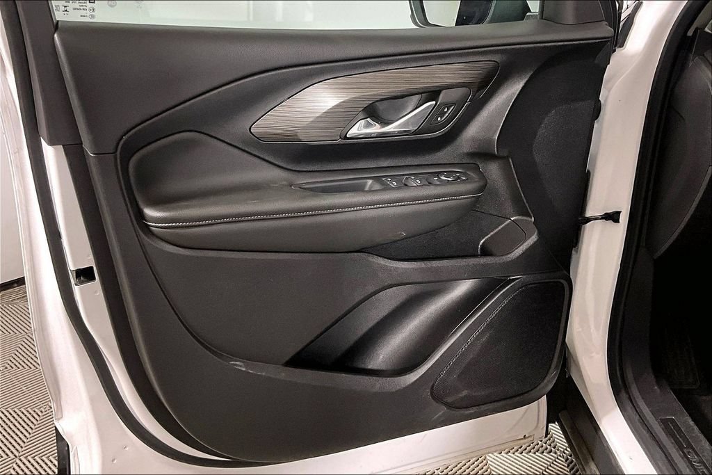 Used 2024 GMC Terrain SLE FWD image 18