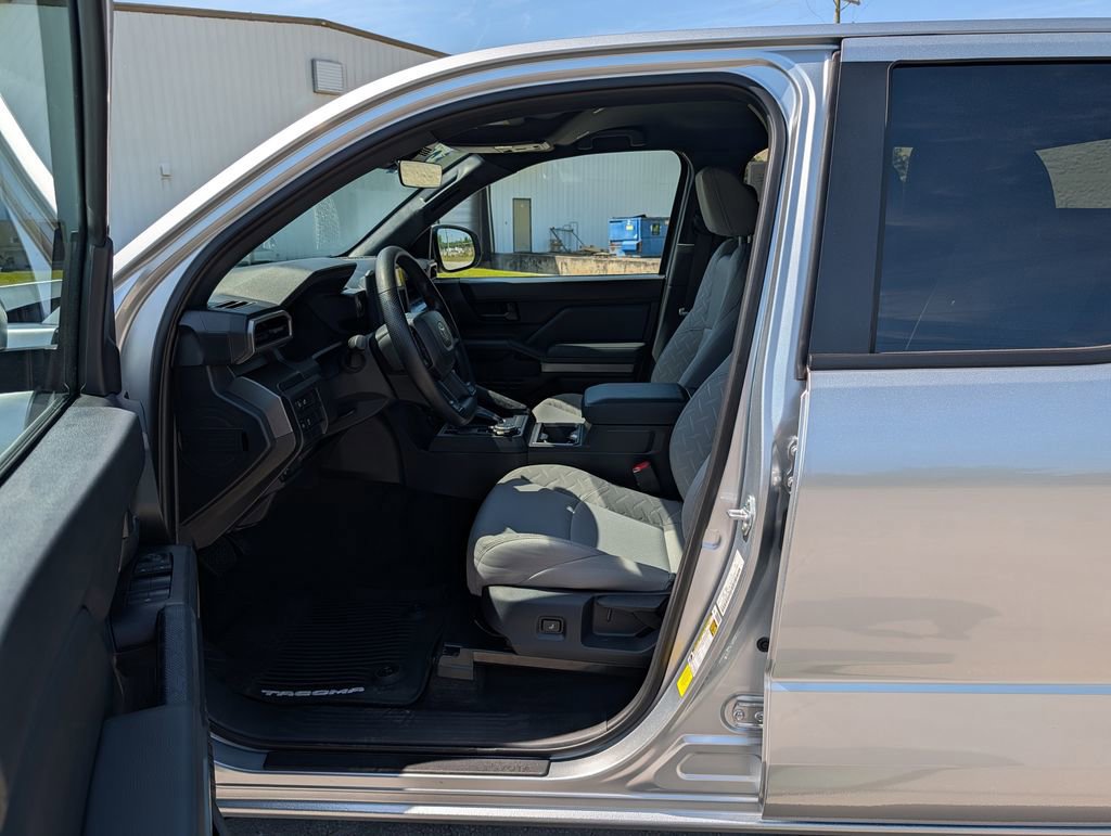 Used 2025 Toyota Tacoma SR5 AWD/4WD image 18