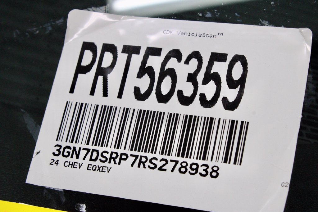 Used 2024 Chevrolet Equinox EV RS FWD image 34