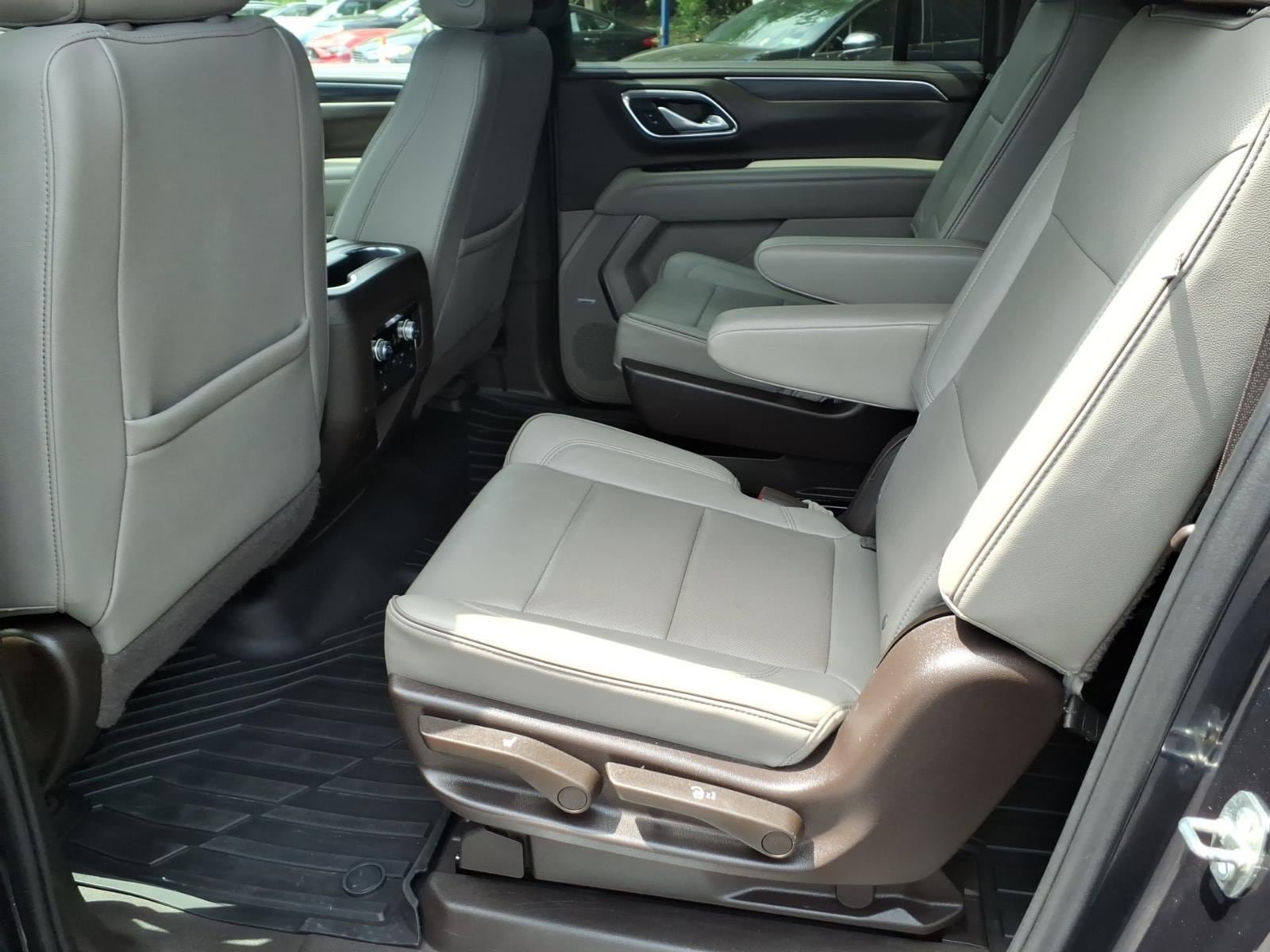 Used 2022 GMC Yukon XL SLT w/ SLT Premium Package AWD/4WD image 12
