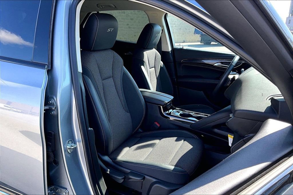 Used 2023 Buick Envision Preferred w/ Sport Touring Package image 7