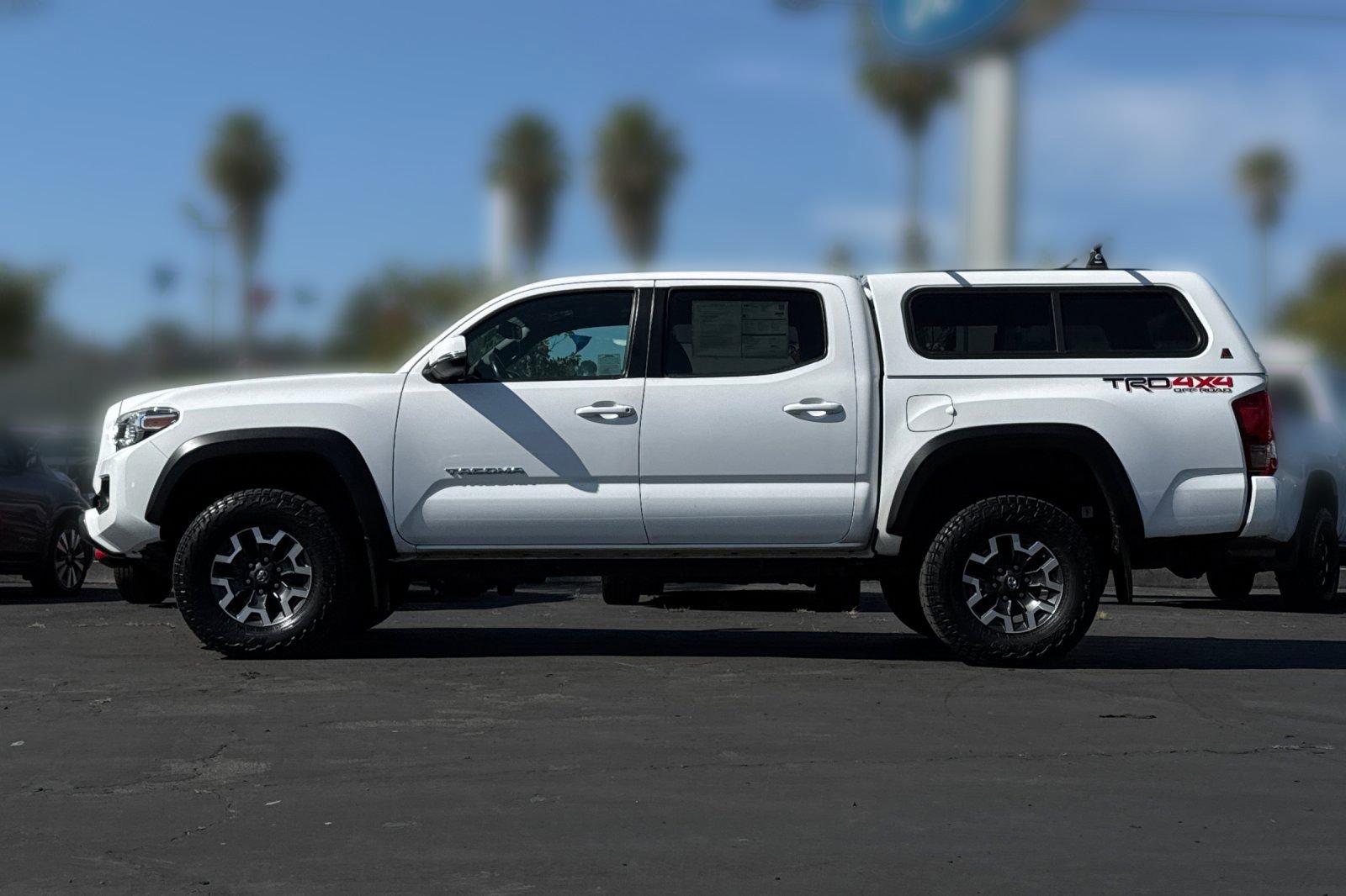 Used 2017 Toyota Tacoma TRD Off-Road AWD/4WD image 33