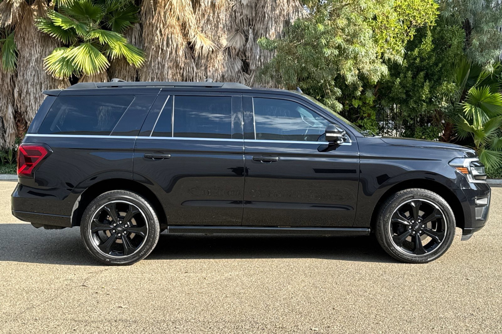 Certified 2022 Ford Expedition Limited image 6