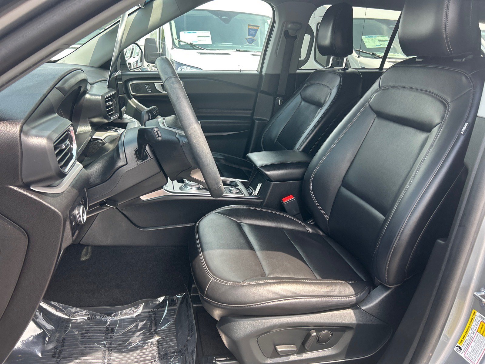 Certified 2023 Ford Explorer XLT w/ Equipment Group 202A AWD/4WD image 9