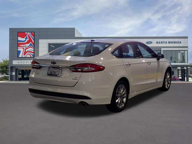 Certified 2017 Ford Fusion SE FWD image 4