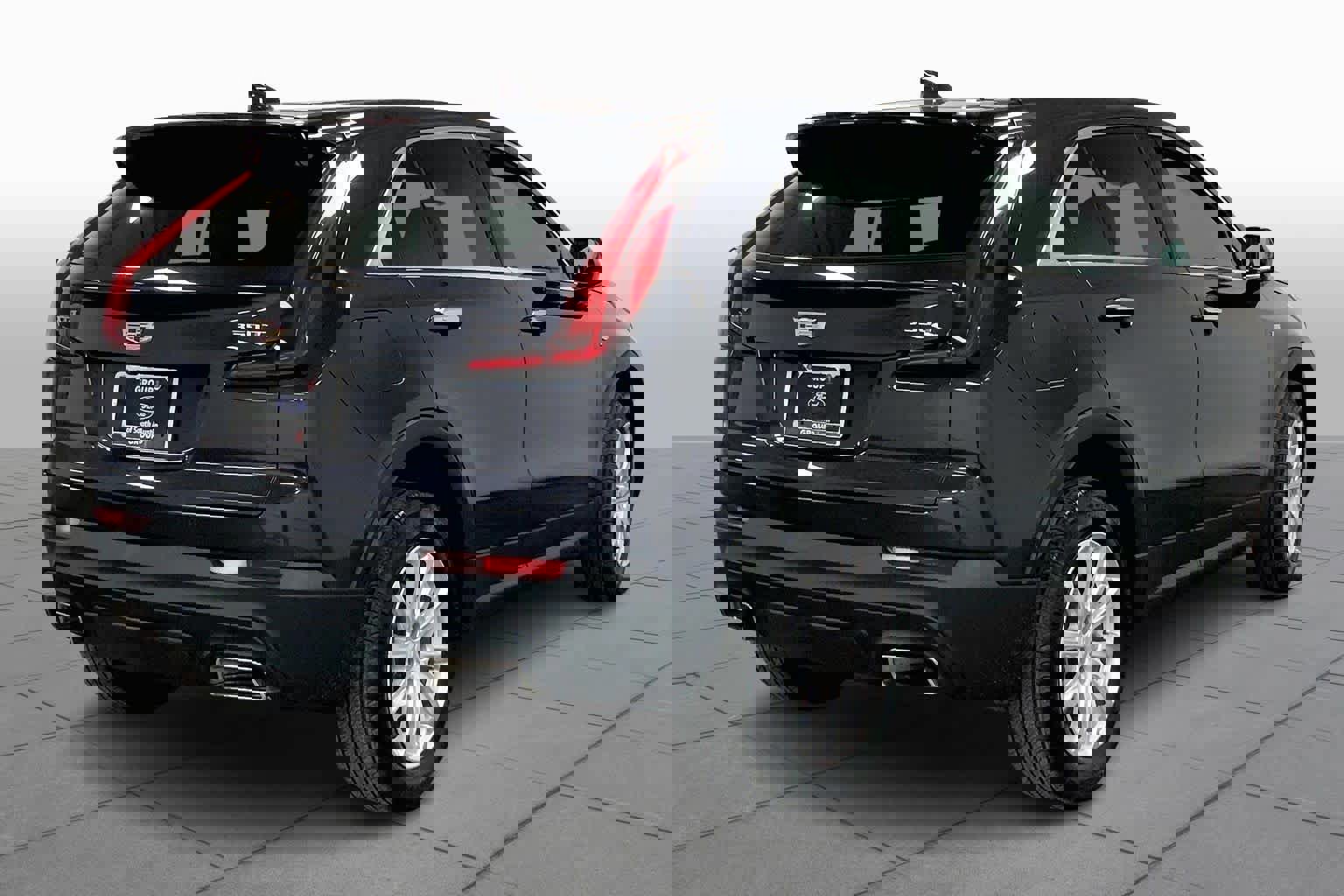 Used 2023 Cadillac XT4 Luxury w/ Cold Weather Package image 3