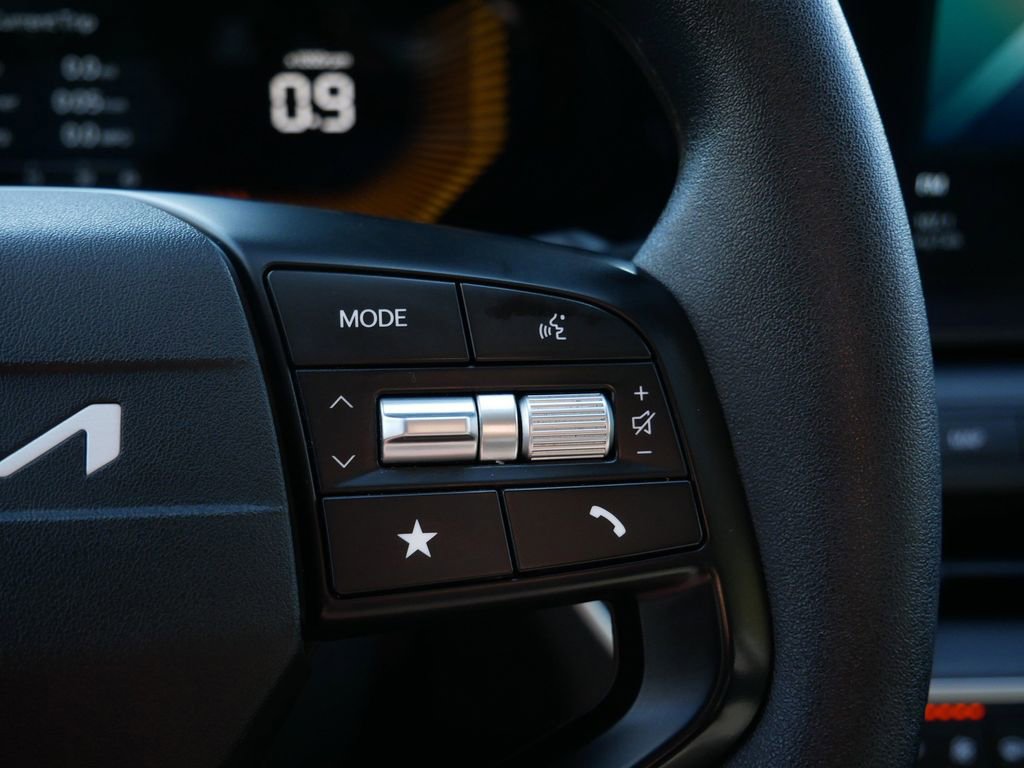 Used 2025 Kia K4 FWD image 19