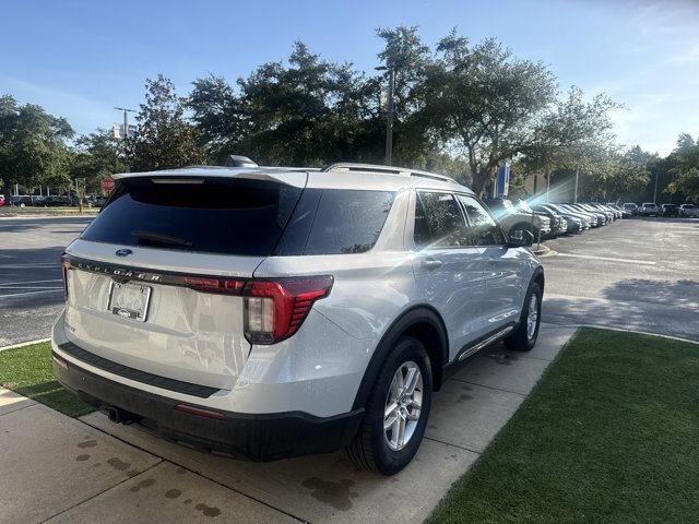 Certified 2025 Ford Explorer Active RWD image 5