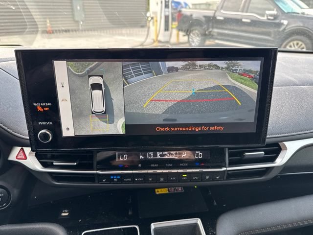 Used 2025 Toyota Sienna Platinum FWD image 24