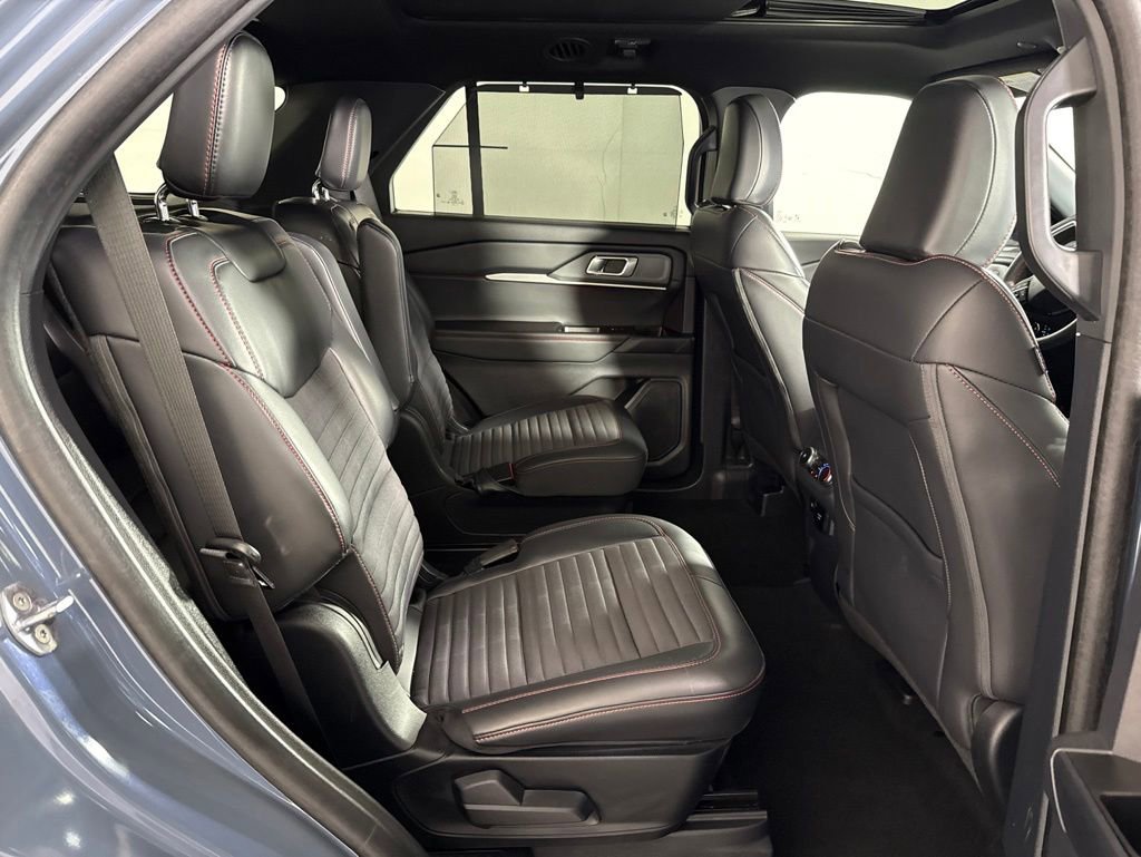 Certified 2025 Ford Explorer ST-Line w/ Premium Package AWD/4WD image 19