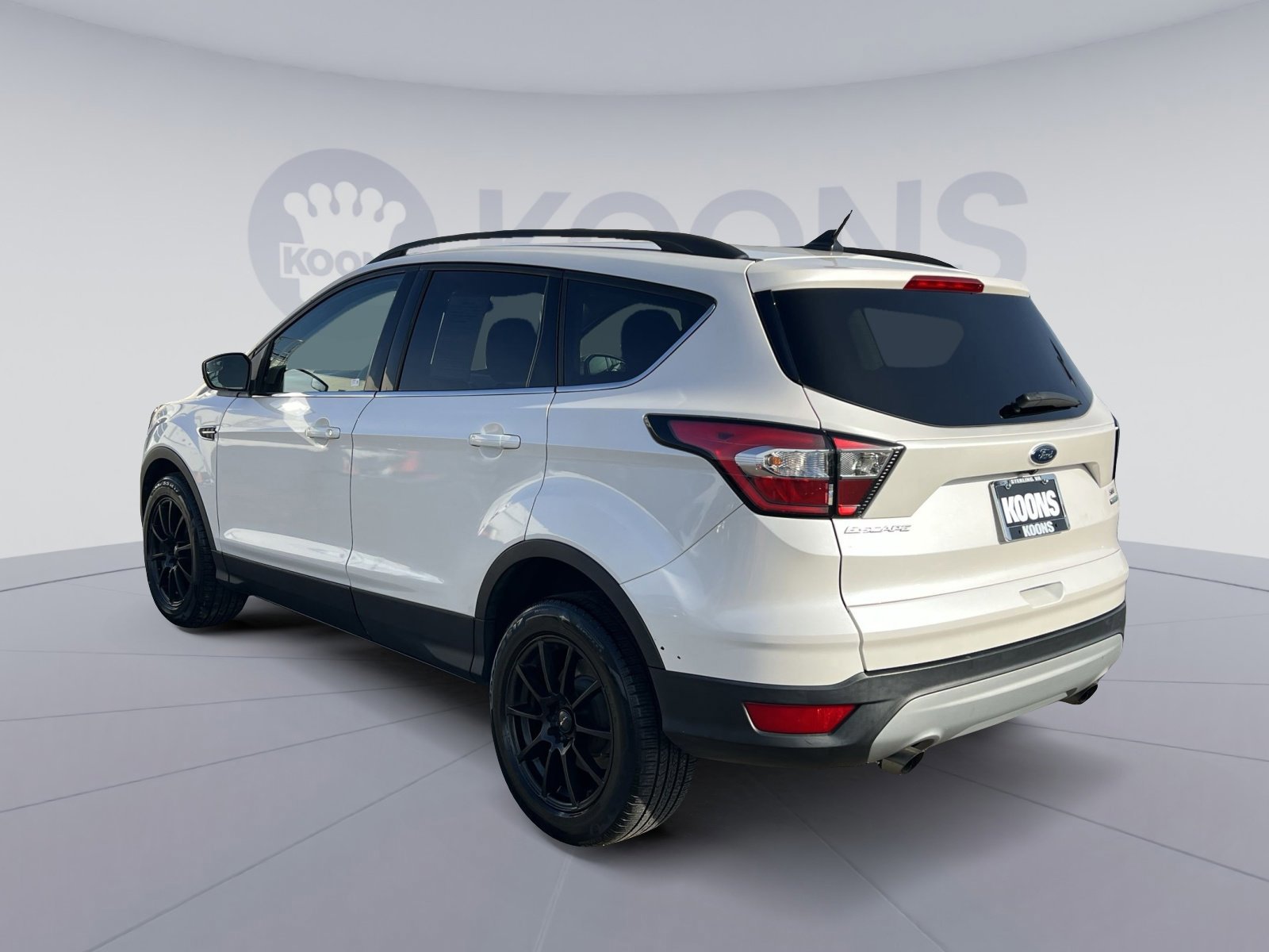 Certified 2018 Ford Escape SE w/ SE Sync 3 Package image 3