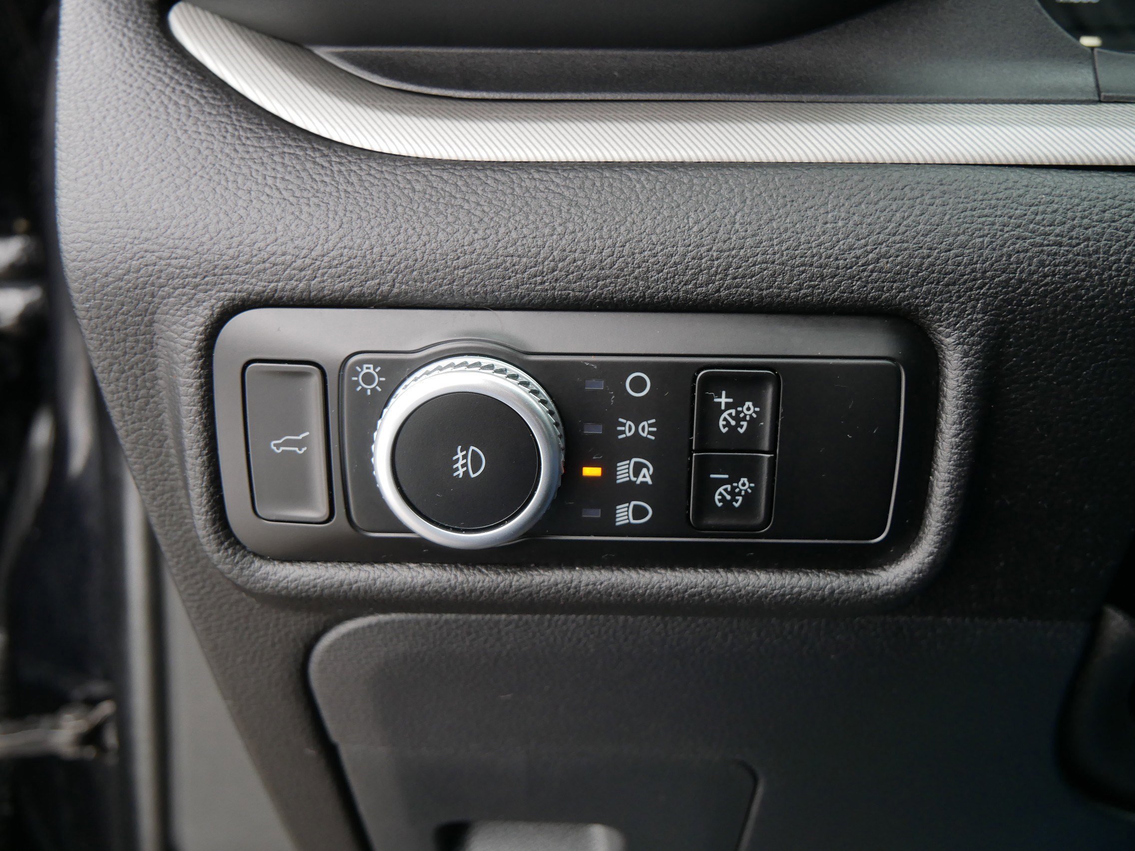 Certified 2023 Ford Explorer XLT w/ Equipment Group 202A image 31