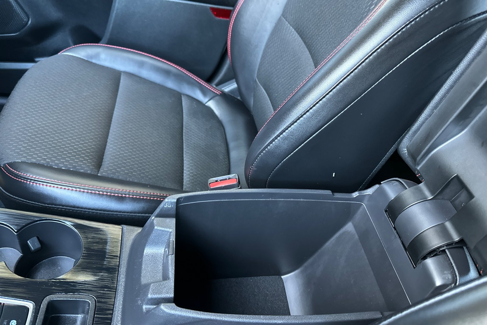 Certified 2025 Ford Escape ST-Line w/ Tech Pack #1 FWD image 31