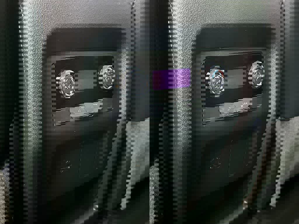 Used 2025 Chevrolet Traverse Z71 image 16