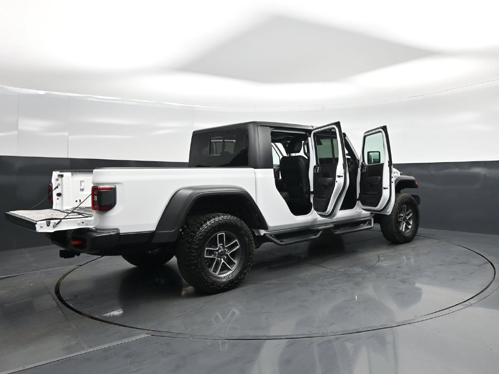 Used 2024 Jeep Gladiator Mojave AWD/4WD image 6
