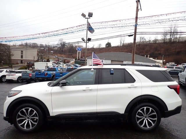 Certified 2025 Ford Explorer ST-Line image 2