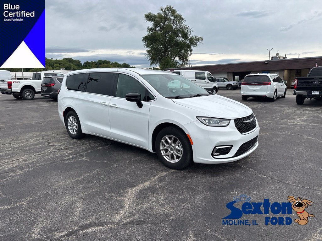 Used 2025 Chrysler Pacifica Select